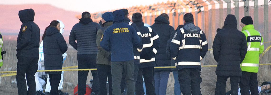 Autoridades judiciales y peritos realizaron las primeras diligencias en el lugar del hallazgo.