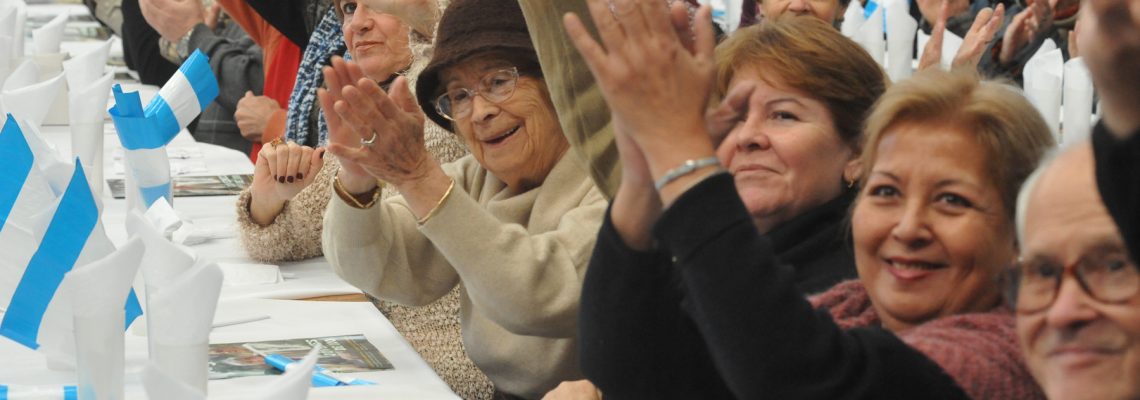 Jubilados-celebran-aumento